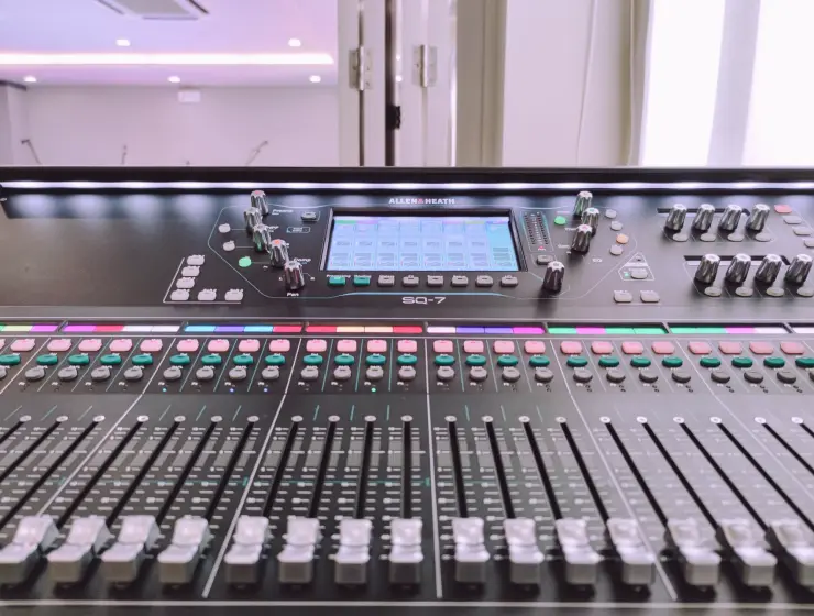 Portable deck for outside broadcasts