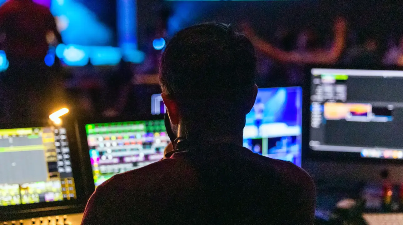 What Does a Real-Time Video Operator Actually Do During a Live Show?